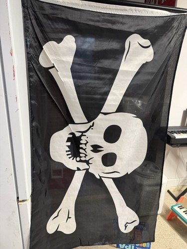 Large pirate skull crossbones - large,