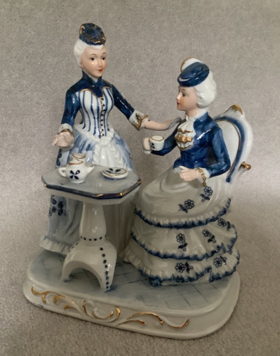 Porcelain figurines two - figurines, ‘two