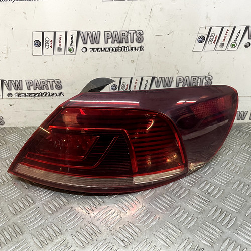 Rear outer tail light - outer,