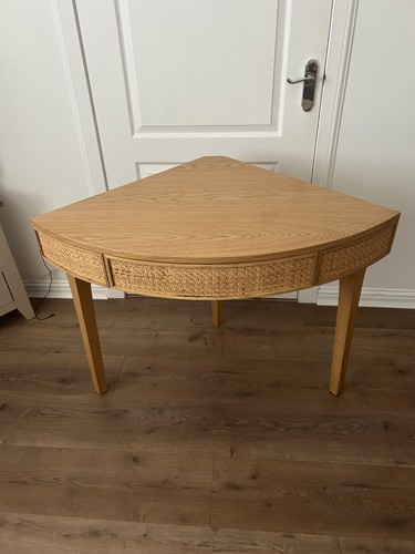Small corner desk with - corner,