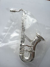 BIG SAXOPHONE METAL SAX JAZZ FUNK MUSIC INSTRUMENT SKA SILVER PIN BADGE BROOCH
