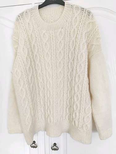 Handmade hand knitted - /hand, 🤎