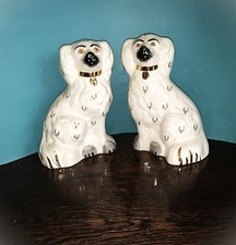 BESWICK OLD ENGLISH DOGS Left