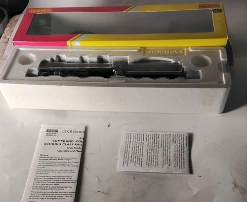 Hornby r3158 0 - hornby, schools