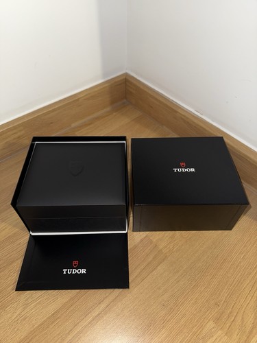 Tudor presentation box - tudor, –