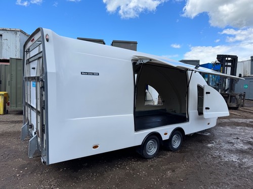 Woodford enclosed car - enclosed,