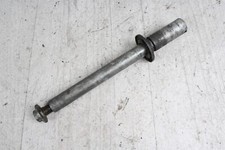 Front wheel axle wheel bolt