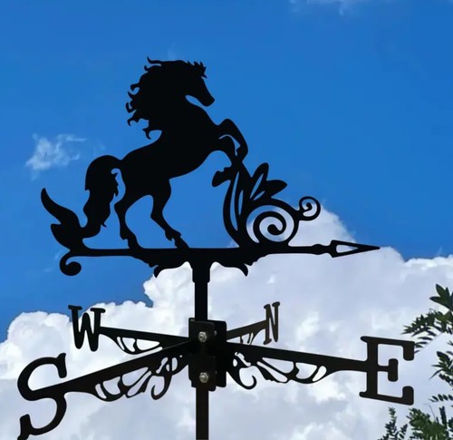 New metal rampant horse - ,