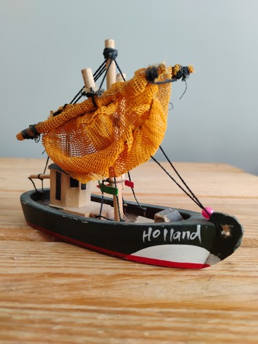 Small vintage wooden model - small,