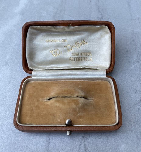Antique vintage brooch box - antique/vintage, pin