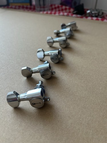 Charvel tuners very - tuners.,