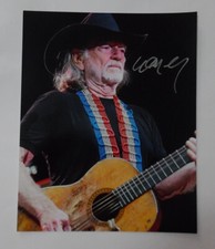 WILLIE NELSON SIGNED 8 x 10 PHOTO W/COA CLASSIC ACOUSTIC GUITAR