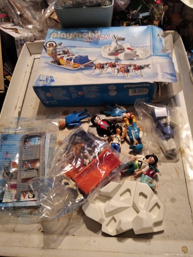 Playmobil dog sled lot - -,