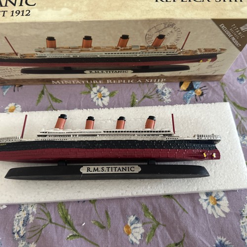 Titanic model cruise ship - titanic,