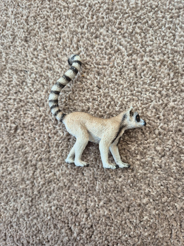 Schleich retired ring tailed - schleich, ring-tailed