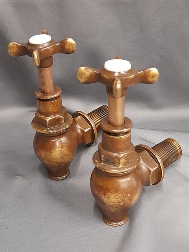 Brass globe taps reclaimed - ,