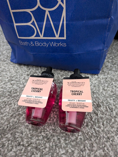 Bath body works wallflowers - &,