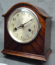 LOVELY GLOWING MAHOGANY PETIT MANTEL CLOCK 1920S 8 DAY CHIMING /GUSTAV BECKER