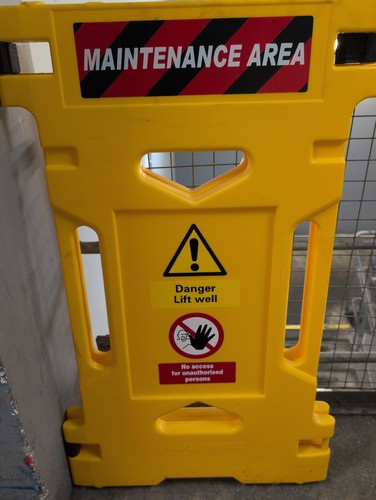 Foldable safety barrier - safety, lift