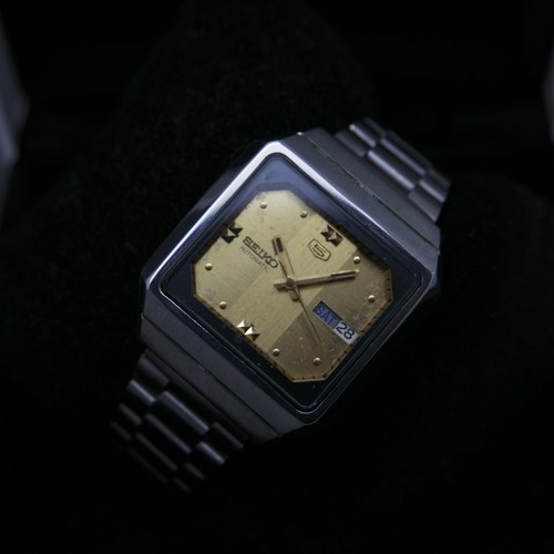 Vintage 1982 seiko automatic - 5,