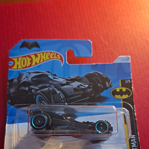 Hot wheels batmobile batman - batmobile,