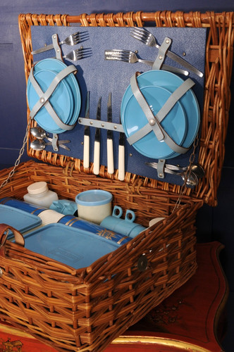 Vintage wicker picnic basket - wicker,