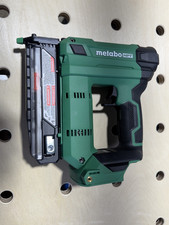Metabo NP18DSAL HPT 18V Cordless 1-3/8 inch 23-Gauge Pin Nailer Kit TOOL ONLY