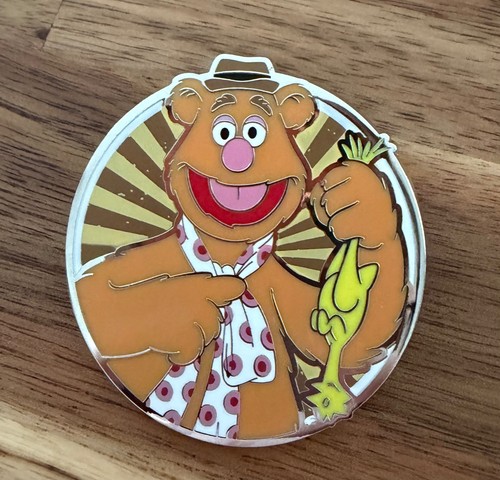 Disney box lunch - mystery, pin