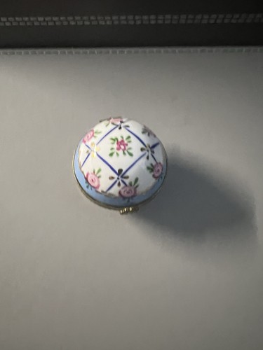 Porcelain hinged trinket box - hinged,