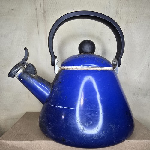 Creuset stove top kettle - top,