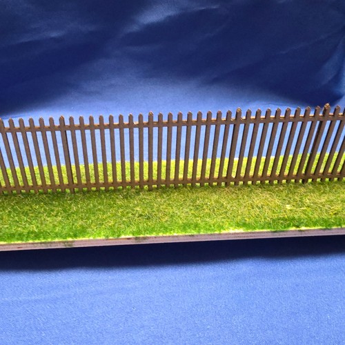 Gauge scale palisade fencing - palisade,