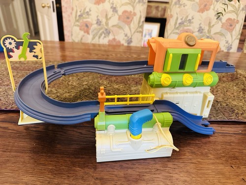 Chuggington repair shed - chuggington,