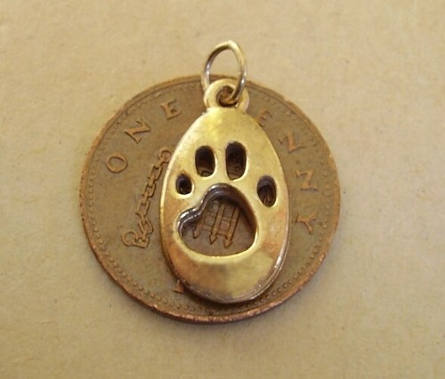 9ct gold cat paw - gold,