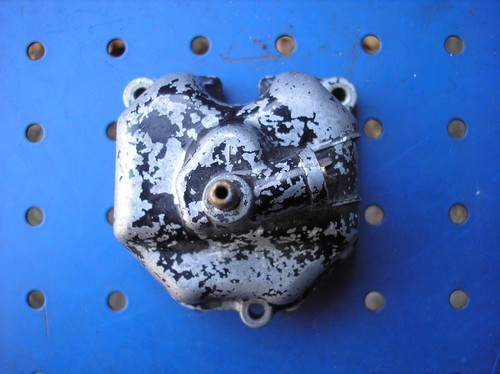 Carburettor float chamber left - chamber,