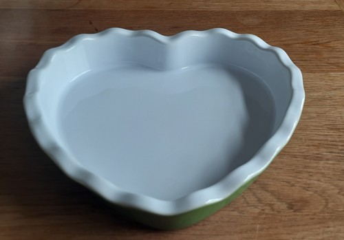 Emile henry heart - shaped, pie