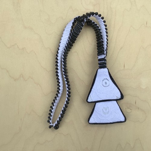 Black bead white - black, on