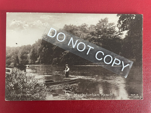 Man punt boat mapledurham - man,