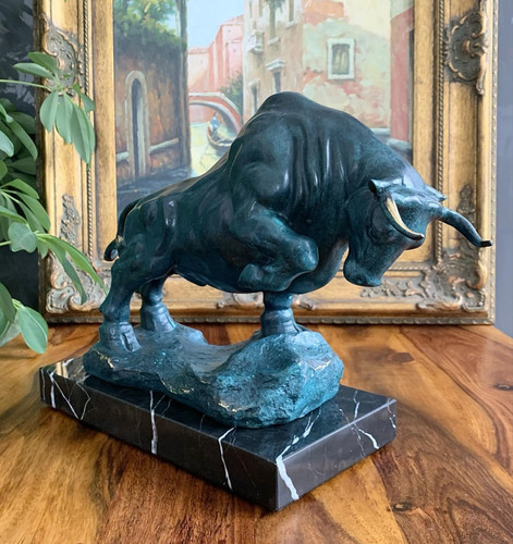 Bronze figure bull sculpture