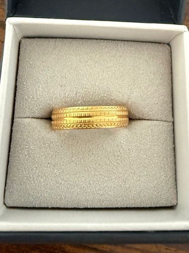 Solid 22ct yellow gold - 22ct,