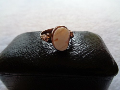 Victorian 9ct gold cameo ring