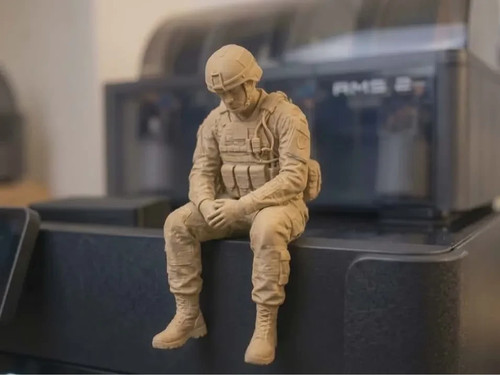 Soldier shelf sitter - sitter, figure