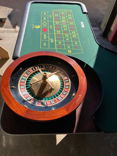 Casino table roulette - -,