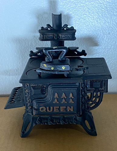 Vtg queen cast - iron, toy