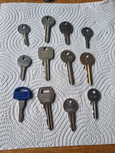 Old vintage keys - vintage, bundle