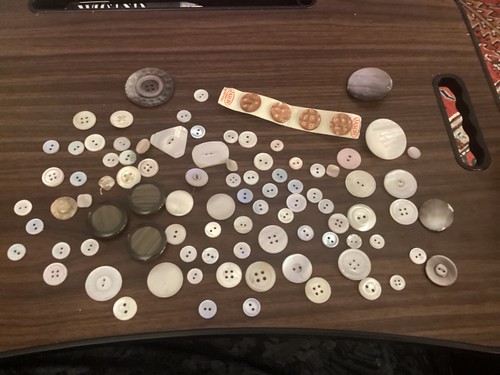 Quantity vintage buttons - quantity,
