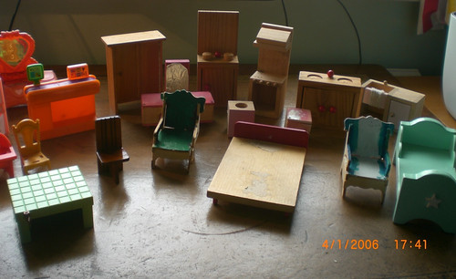 Peices vintage dolls house - peices,