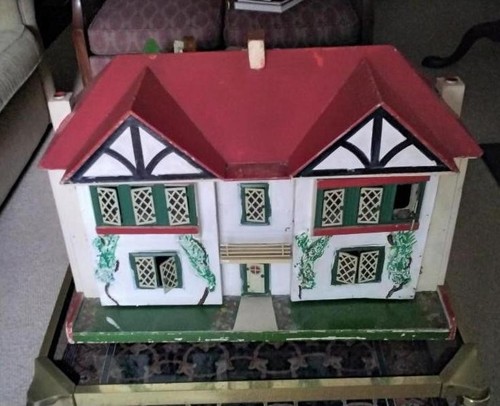 Vintage dolls house 1950s with - dolls,