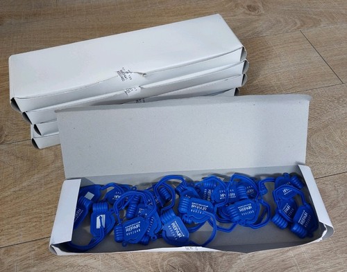 100 numbered plastic - numbered,