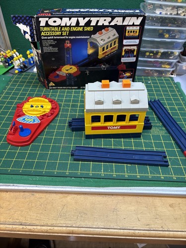 Tomy train turntable engine - train,