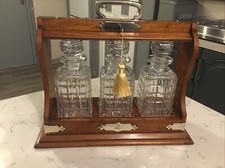 QUALITY GENTLEMEN’S  ANTIQUE GOLDEN OAK CASED,THREE BOTTLE TANTALUS  CIRCA 1900.